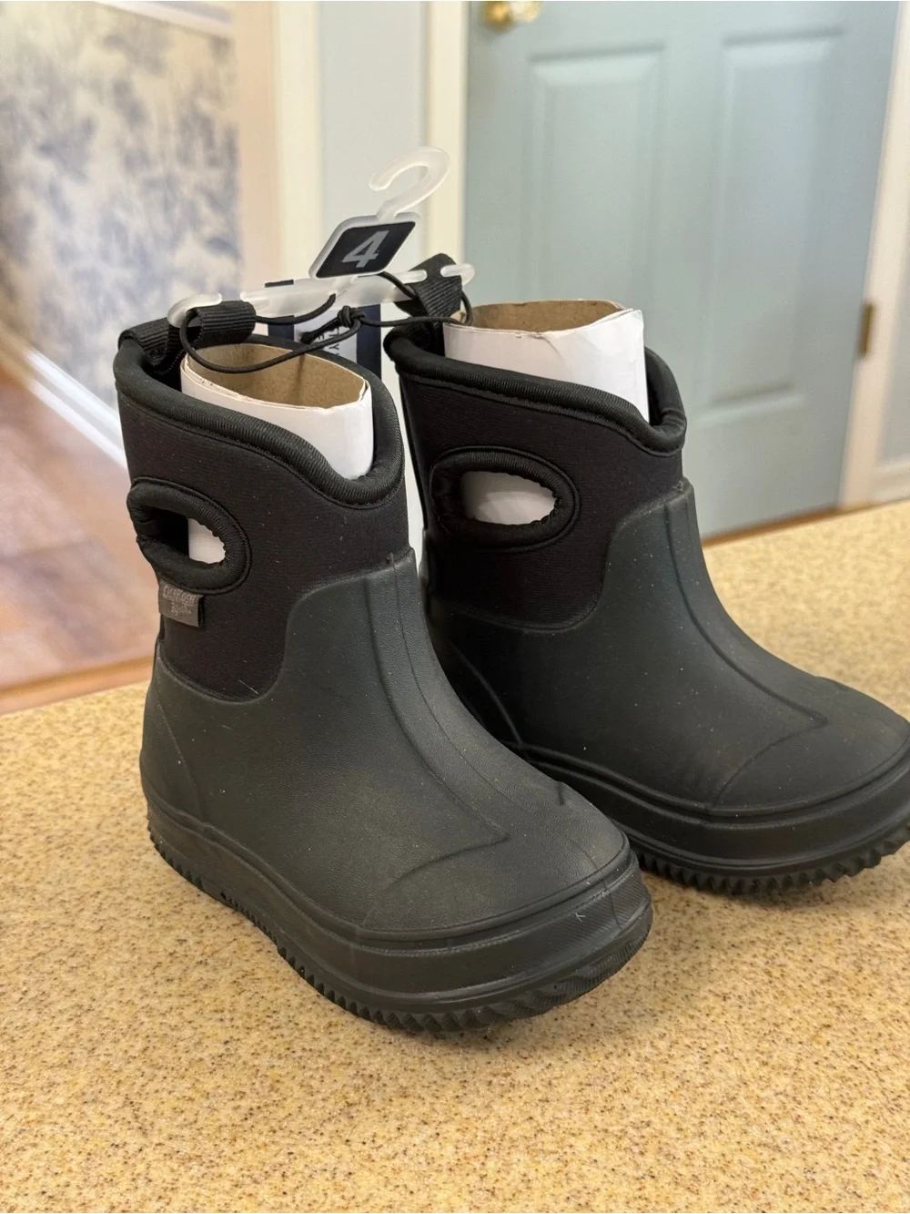 Oshkosh Black Mounty B Winter Snow Boots Toddler 4 NWT -4° Temp Rated Warm